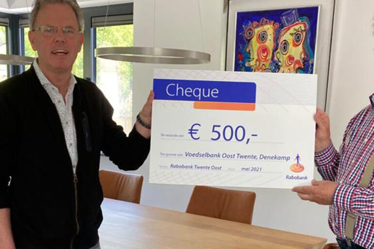 Voedselbank Twente Oost: Nieuws: Jubileumgift namens de Rabobank Oost Twente in Denekamp